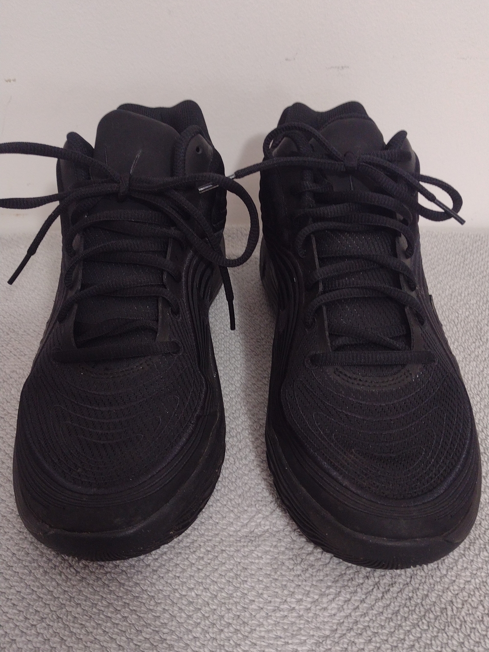 Nike Men's All-Black Athletic Sneakers